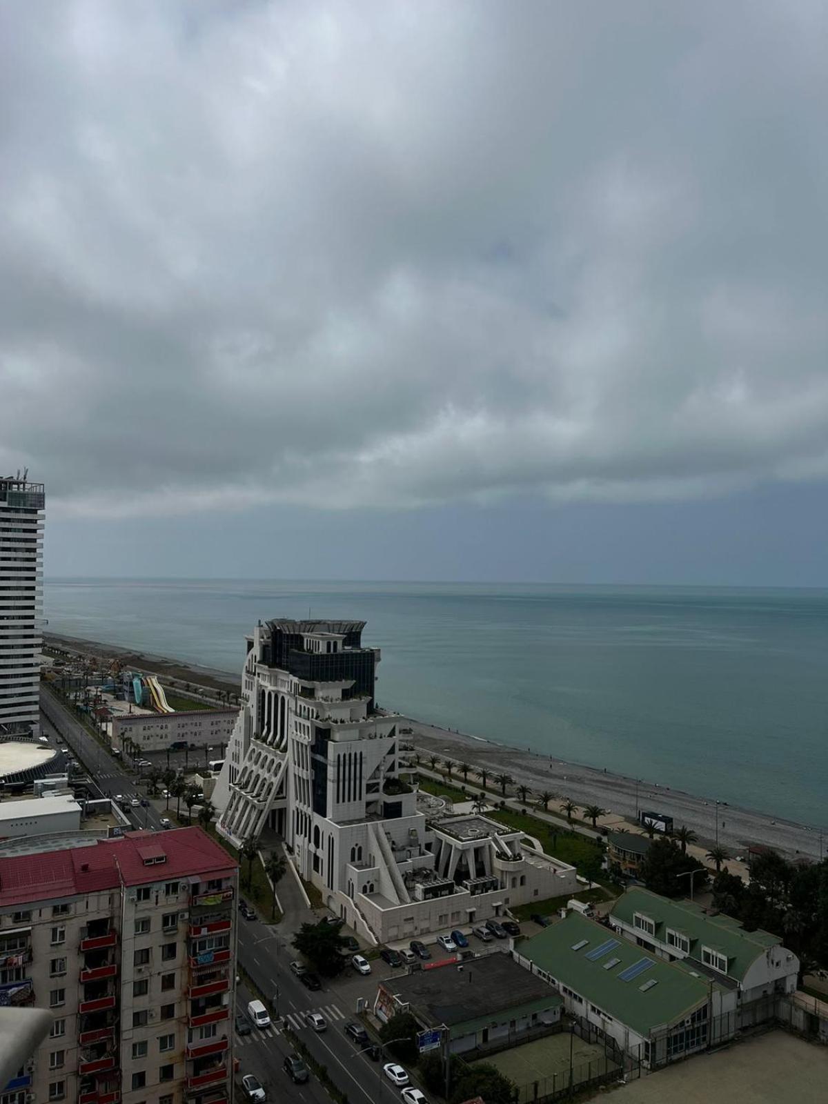 Holiday Premium Apartments Batumi Exteriör bild