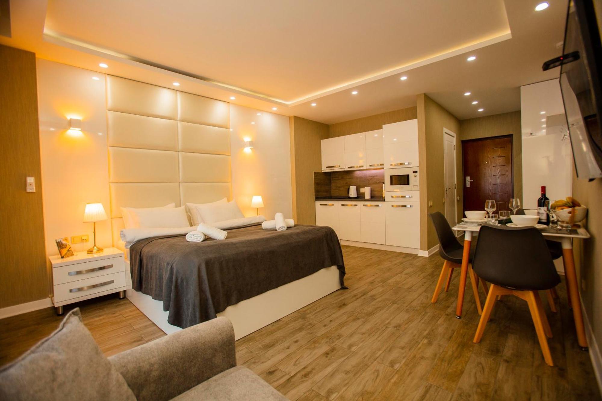 Holiday Premium Apartments Batumi Exteriör bild