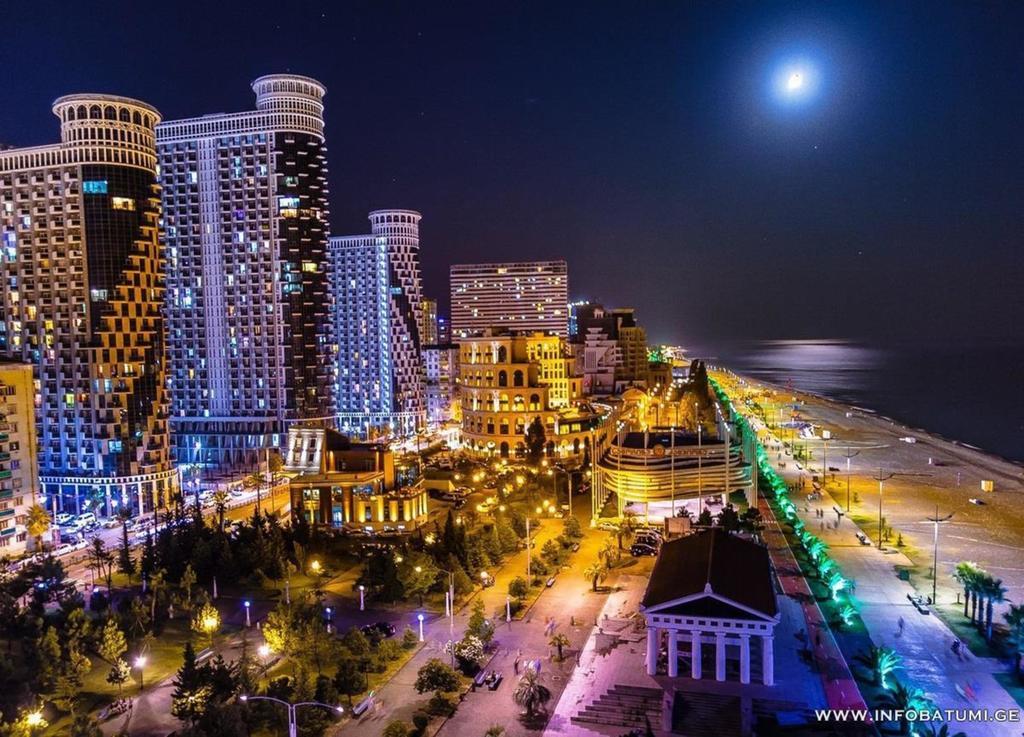 Holiday Premium Apartments Batumi Exteriör bild